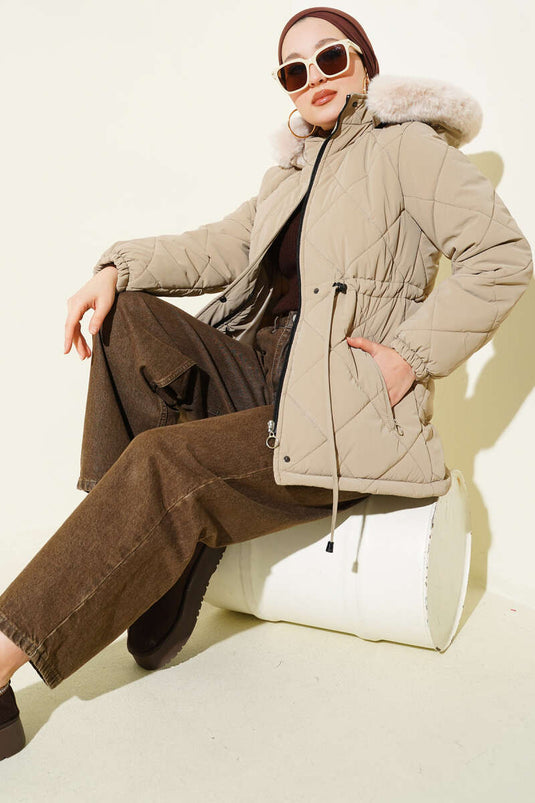Manteau court matelassé à capuche avec tunnel beige