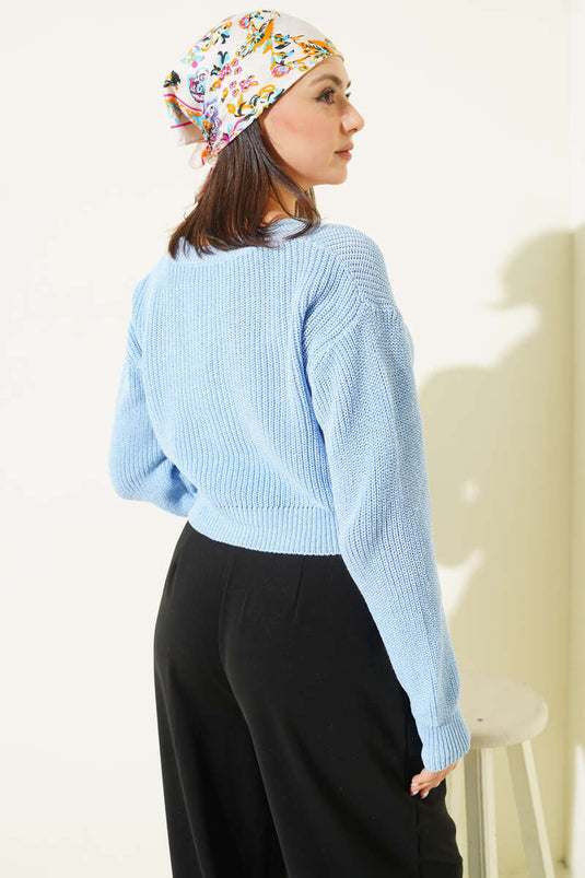 Three-Button Knitted Short Cardigan Baby Blue