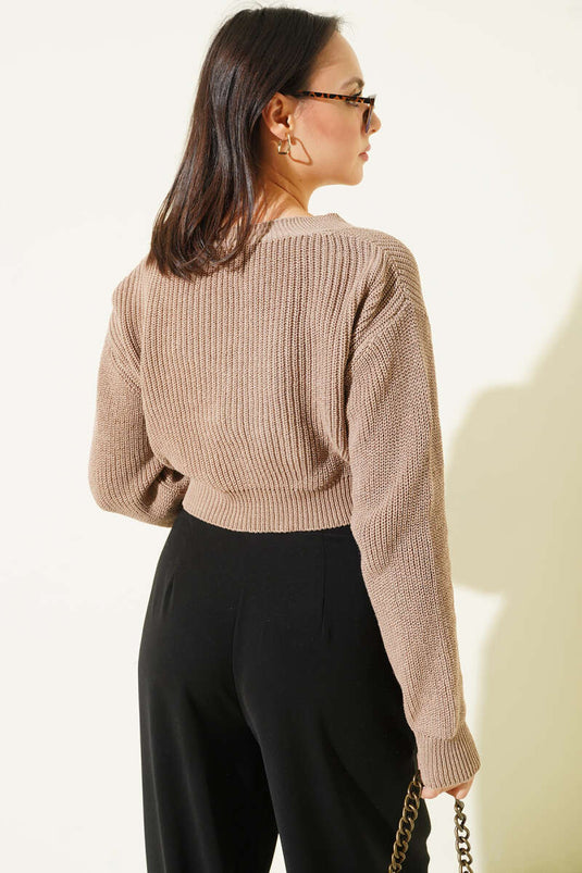 Three-Button Knitted Short Cardigan Latte