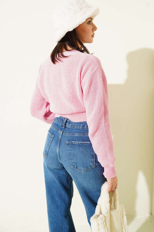 Cardigan court en tricot à trois boutons rose