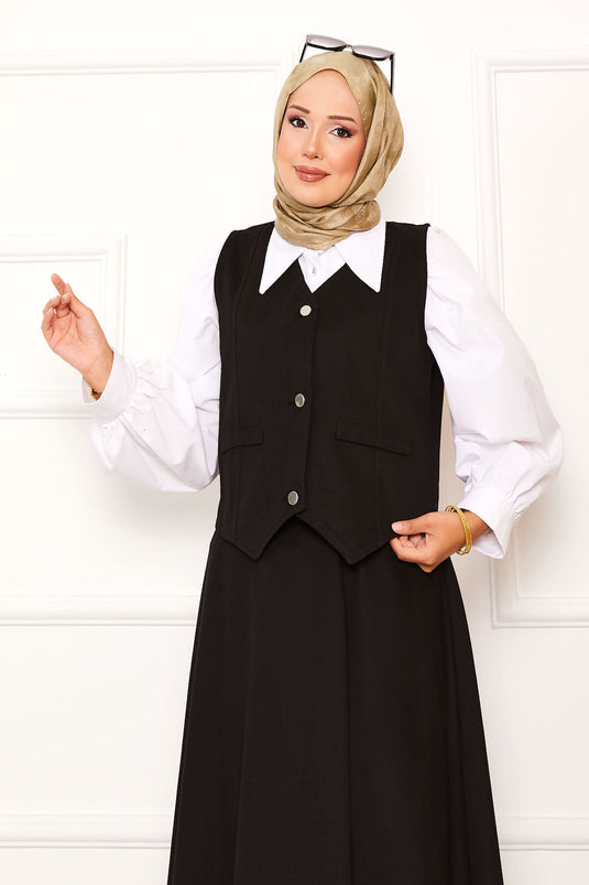 Costume deux pièces noir avec gilet et jupe à trois boutons
