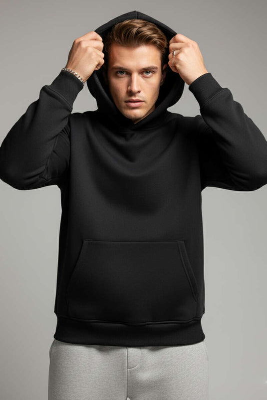 Schwarzer Herren-Kapuzenpullover mit drei Fäden