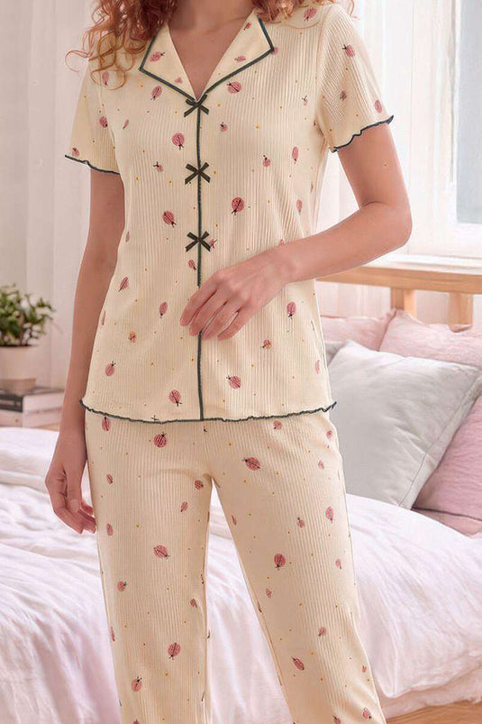 Ensemble pyjama à manches courtes avec coccinelle jaune