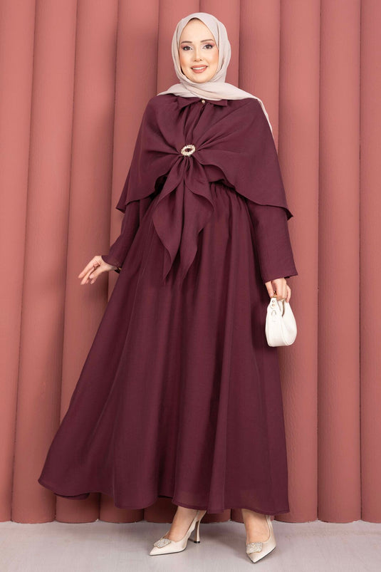 Ensemble modeste trois pièces avec broche décorative à pois, couleur prune