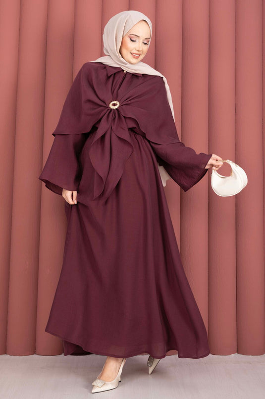Ensemble modeste trois pièces avec broche décorative à pois, couleur prune