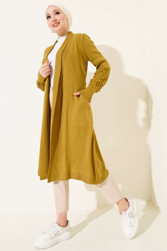 كارديغان طويل بأكمام ضيقة ورباط عند المعصم بلون زيتوني