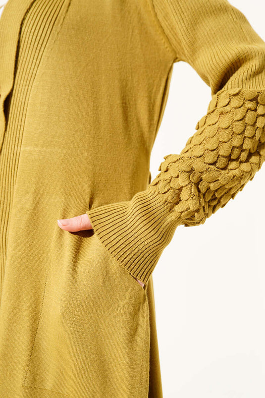 كارديغان طويل بأكمام ضيقة ورباط عند المعصم بلون زيتوني