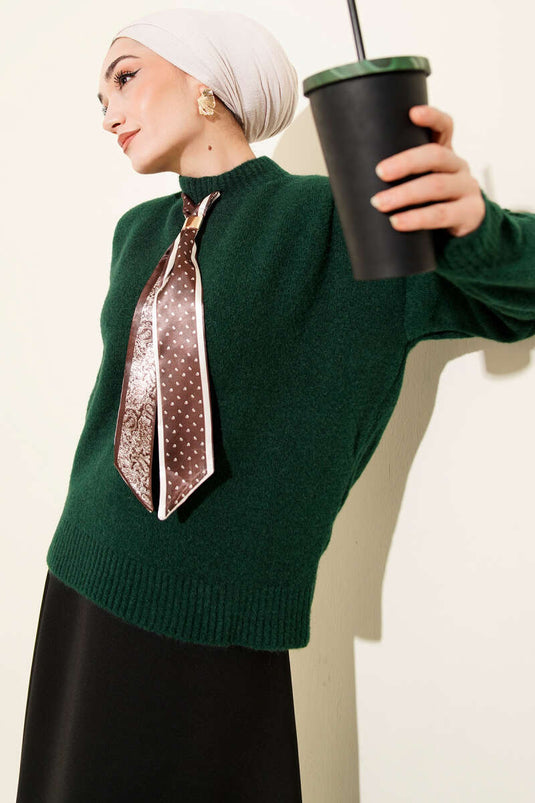 كنزة صوفية طويلة بوشاح زمردي