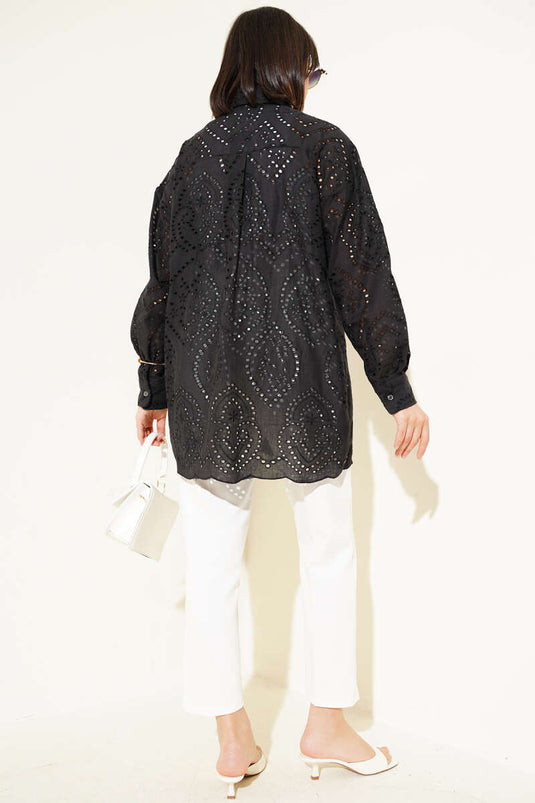 قميص مطرز بأكمام طويلة باللون الأسود