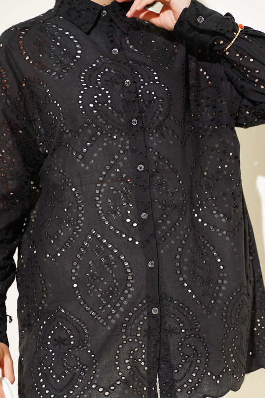 قميص مطرز بأكمام طويلة باللون الأسود