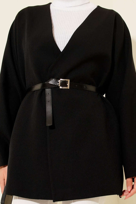 جاكيت أسود بأكمام طويلة وحزام