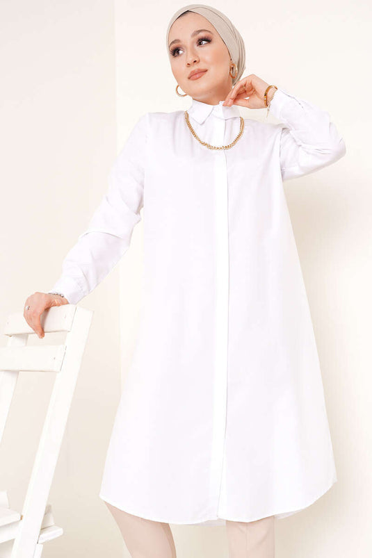 سترة بيضاء طويلة الطراز ذات الياقة الكلاسيكية