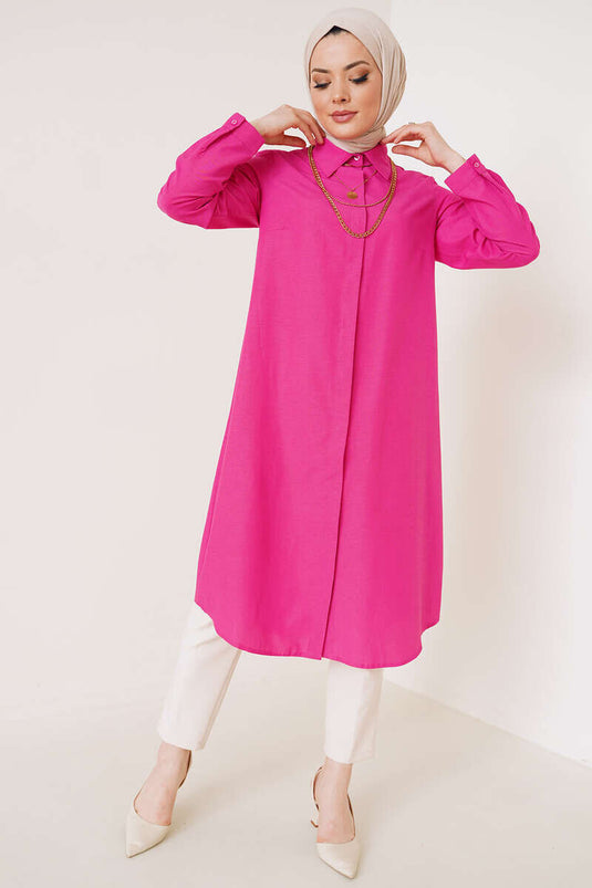 Langes Modell mit klassischem Kragen in Fuchsie