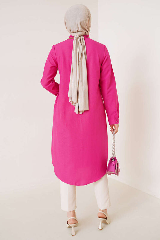 Langes Modell mit klassischem Kragen in Fuchsie