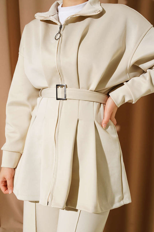 طقم من قطعتين من الأحجار الكريمة مزود بحزام طويل