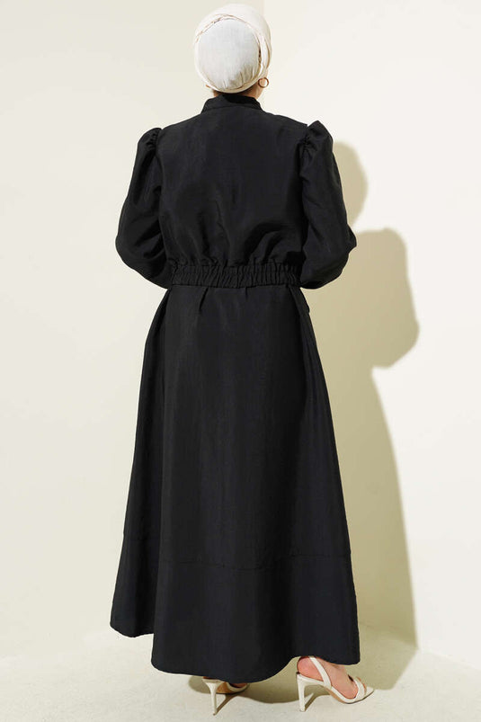 طقم من قطعتين من السترة ذات الرقبة على شكل حرف V باللون الأسود