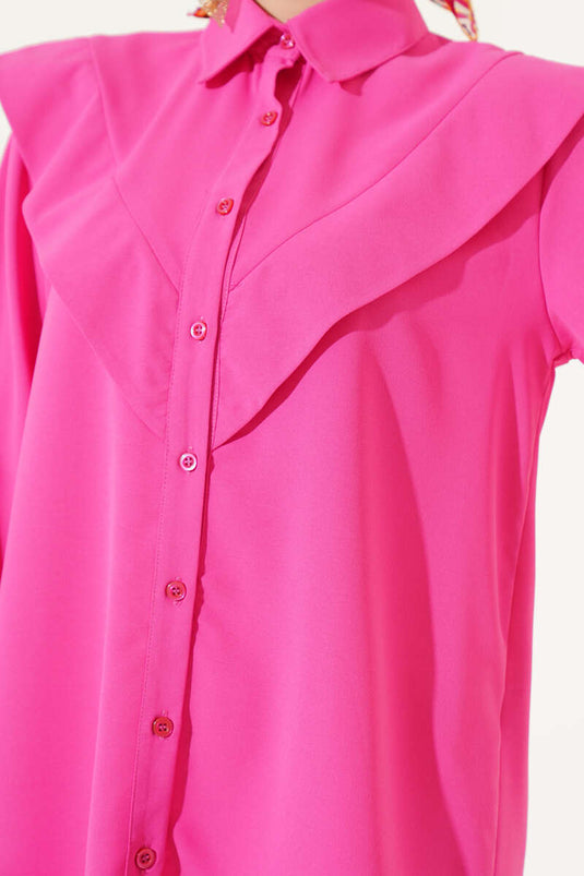 قميص فوشيا بتفاصيل على شكل حرف V