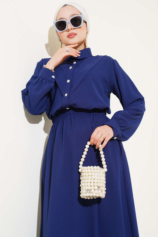 Ensemble deux pièces bleu marine avec jupe à découpe en V