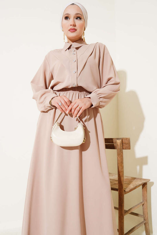 بدلة من قطعتين بتنورة على شكل حرف V من لاتيه