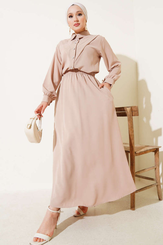 بدلة من قطعتين بتنورة على شكل حرف V من لاتيه