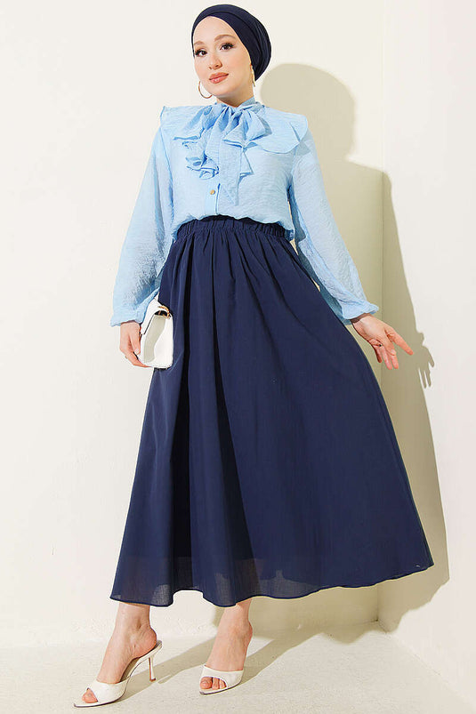 Chemise Courte Bleue À Col Volanté Et À Nouer