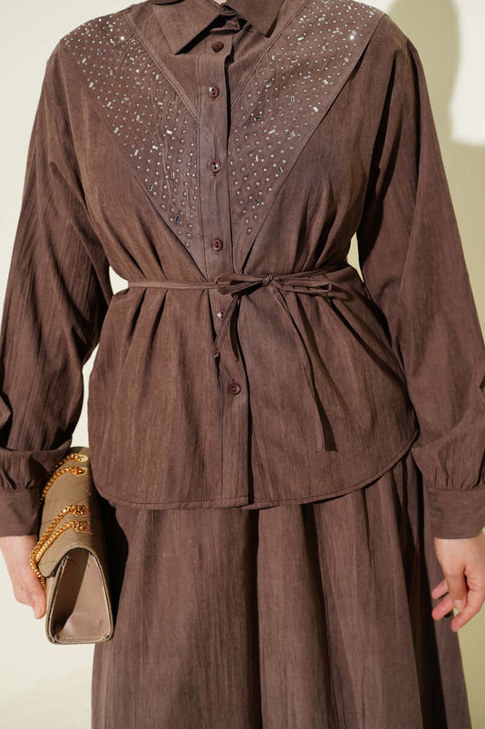V-Formiges Set mit Tencel-Rock und Steinverzierung, Braun