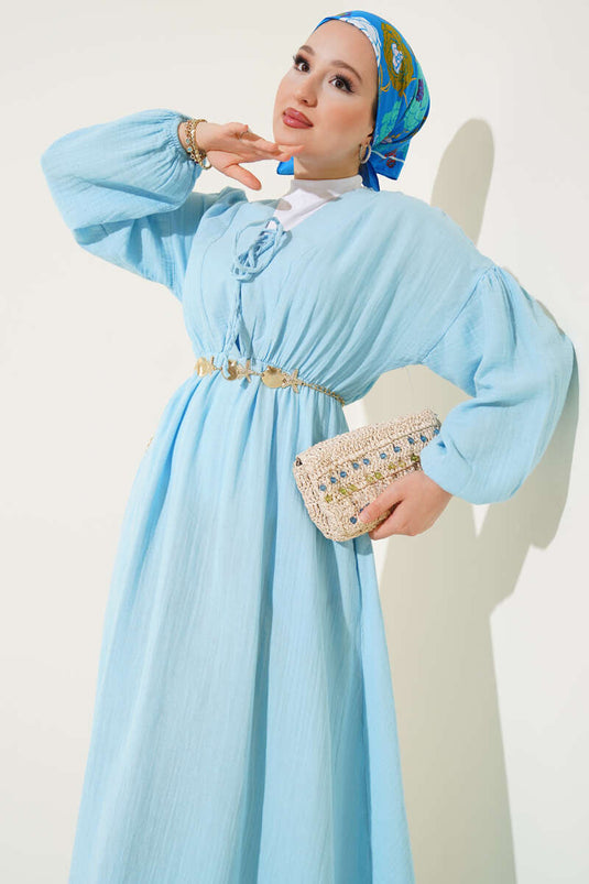 فستان برباط وفتحة رقبة على شكل حرف V أزرق ثلجي