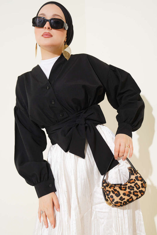 قميص قصير برباط على شكل حرف V باللون الأسود