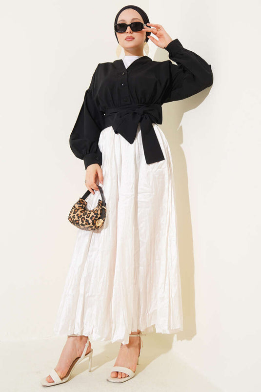 قميص قصير برباط على شكل حرف V باللون الأسود