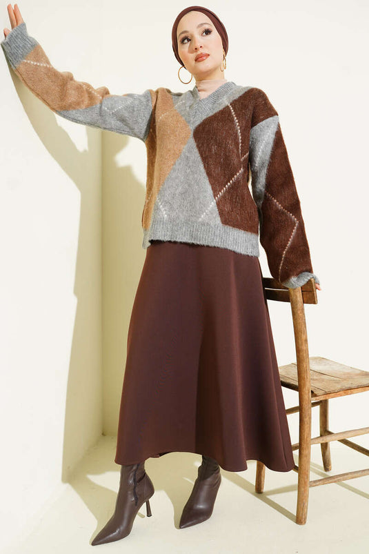 كنزة صوفية برقبة على شكل V بنقشة بقلاوة باللون الرمادي