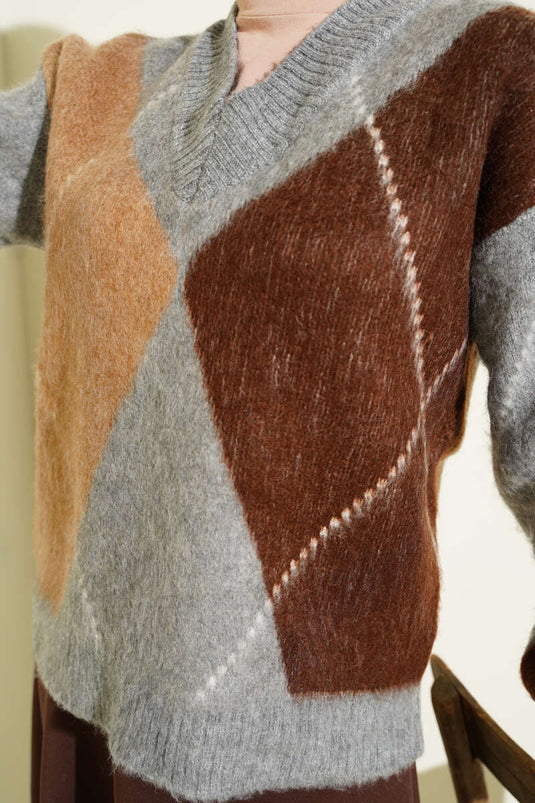 Pull en tricot gris à motif baklava et col en V