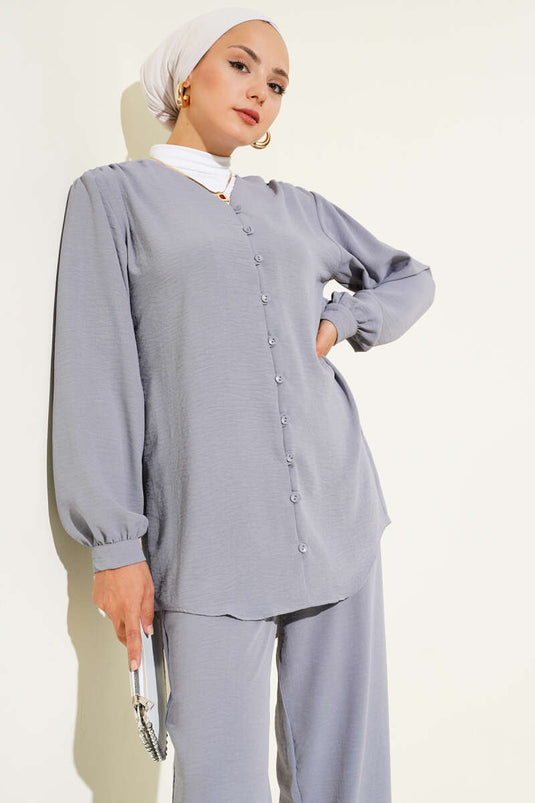 بدلة أيروبين بريطانية من قطعتين برقبة على شكل حرف V وأزرار باللون الرمادي