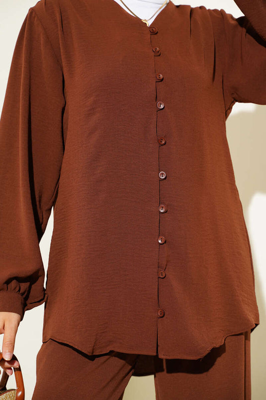 بدلة أيروبين بريطانية من قطعتين برقبة على شكل حرف V وأزرار، لون بني