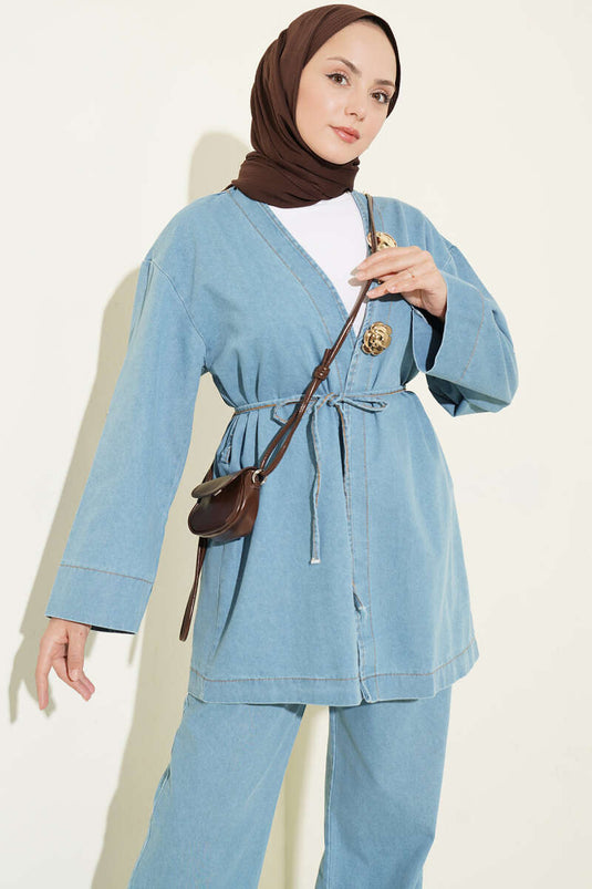 Jeans-Set Mit V-Ausschnitt Und Brosche Hellblau
