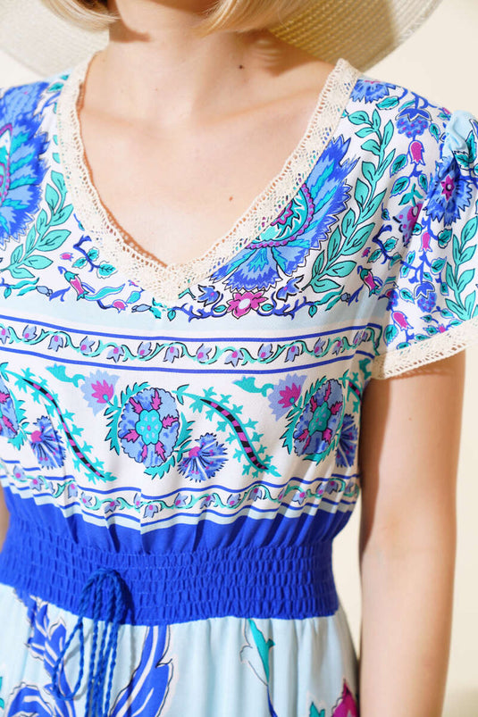 V Yaka Dantel Detaylı Elbise Saks