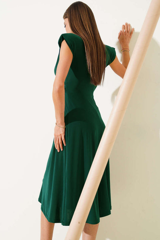 Robe midi sable émeraude à col en V et épaulettes rembourrées