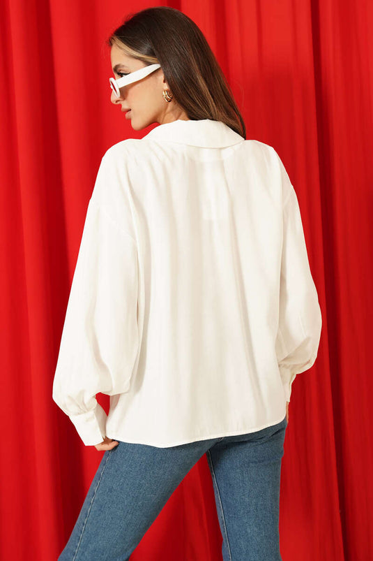 بلوزة تينسل بياقة على شكل حرف V وأكمام طويلة بلون عاجي