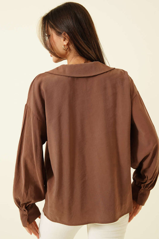 بلوزة تينسل بأكمام طويلة وياقة على شكل حرف V باللون البني