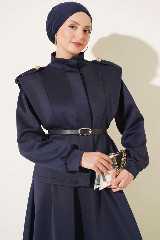 Ensemble Deux Pièces Bleu Marine Avec Jupe Plissée Et Ceinture