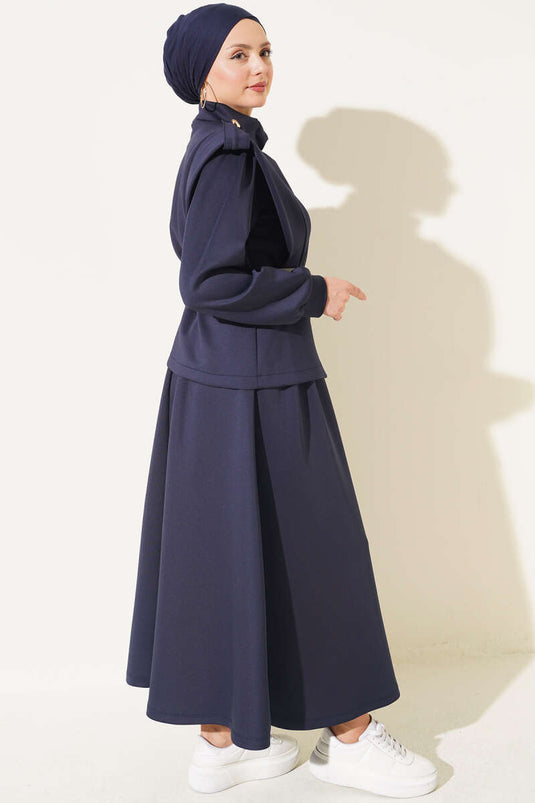 Ensemble Deux Pièces Bleu Marine Avec Jupe Plissée Et Ceinture