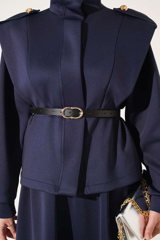 Ensemble Deux Pièces Bleu Marine Avec Jupe Plissée Et Ceinture