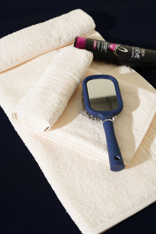 مجموعة مناشف حمام فينا من قطعتين باللون البيج الفاتح