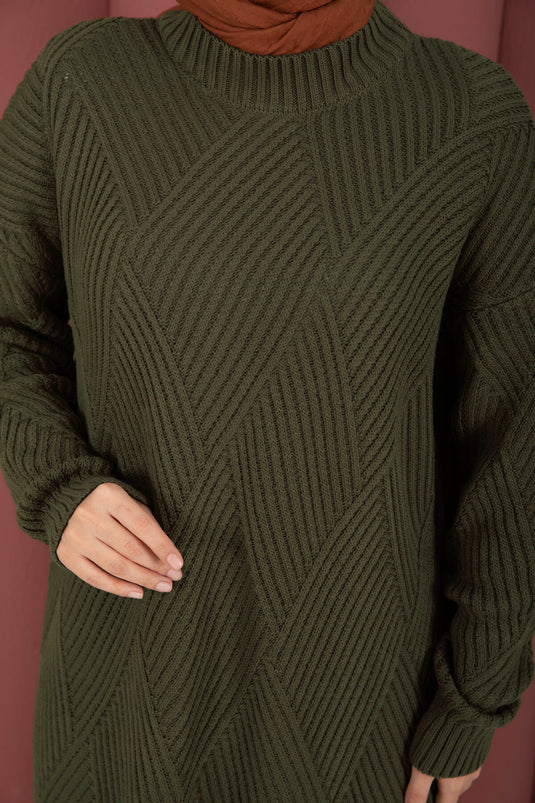 كنزة محبوكة بنقشة بقلاوة من فينيا باللون الأخضر الزيتوني