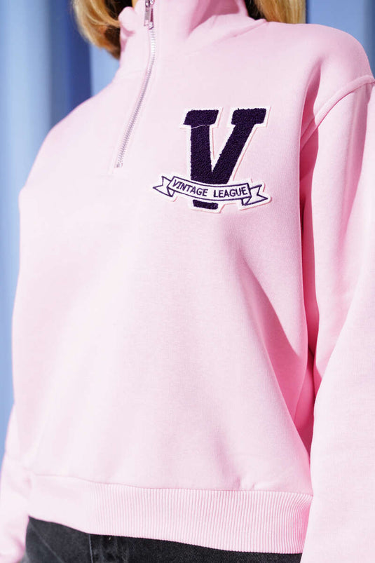 سويت شيرت وردي مطبوع عليه طابع كلاسيكي بثلاثة أربطة