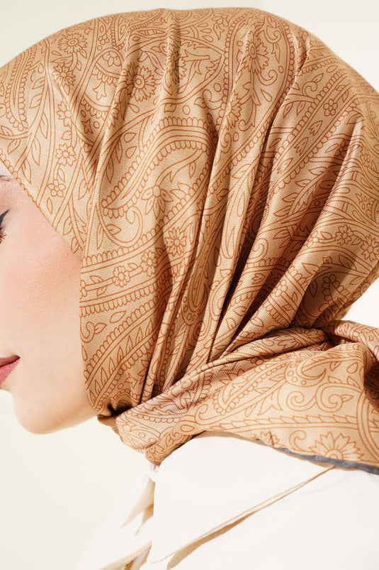 وشاح عتيق بنقشة خردل