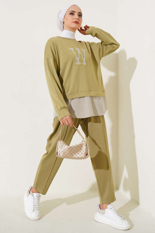 بدلة مكونة من قطعتين مخططة مطبوعة باللون الأخضر اللوزي