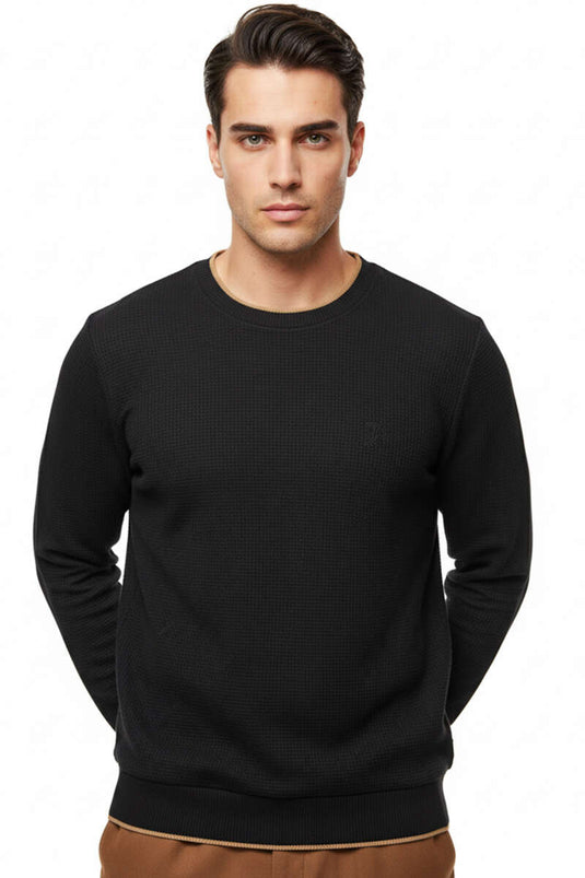 سويت شيرت أسود محبوك مطرز بنمط الوافل