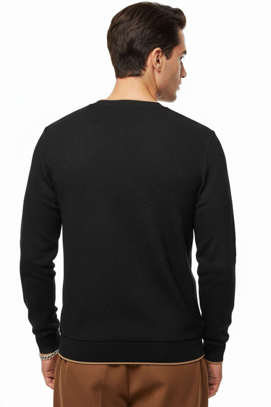 سويت شيرت أسود محبوك مطرز بنمط الوافل