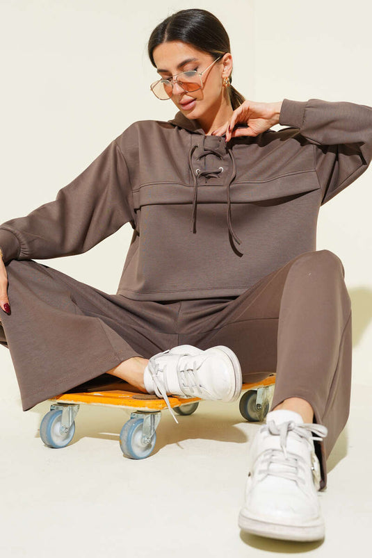 طقم سويتشيرت وبنطلون برباط ياكا بلون فيزون