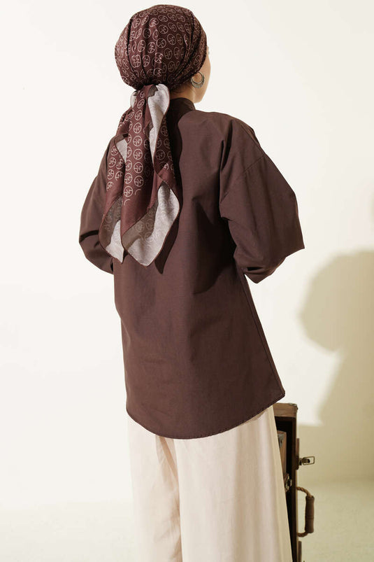 Camicia con dettaglio allacciatura al collo Marrone